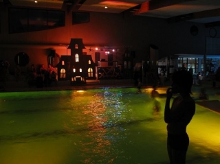  Noche de Halloween en la piscina